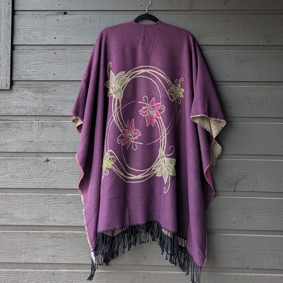 NWOT French Lily Floral Ruana Wrap Shawl Purple Magenta Taupe Sage Green - Picture 3 of 6